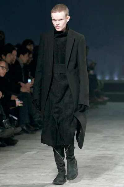 Look 3